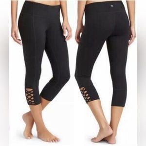 Athleta Mind Over Mat Black Criss Cross Cut Out Capri Leggings Size Medium
